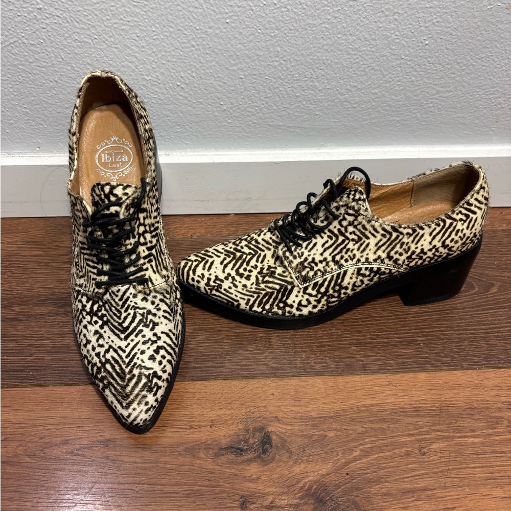 Jeffrey Campbell Black and Cream Patterned Pointed Oxford Shoes - Picture 2 of 8